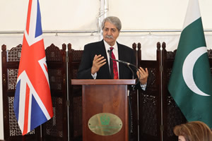 Commerce Minister Naveed Qamar invites British Pakistanis to invest in Pakistan