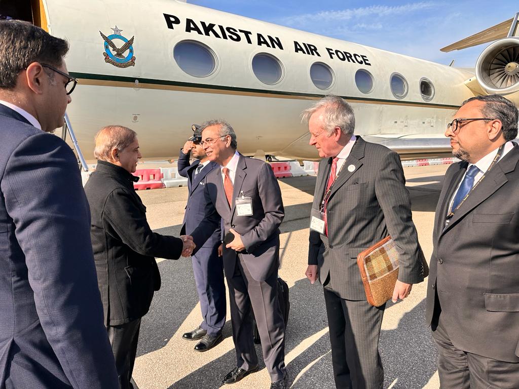 Prime Minister Muhammad Shehbaz Sharif being received by Pakistan High Commissioner to the UK
