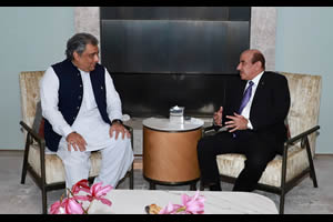 Federal Minister for Maritime Affairs Ali Haider Zaidi with his Qatari counterpart, Minister for Transport Jassim Saif Ahmed Al Sulaiti in London