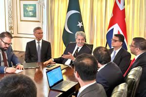 Commerce Minister Naveed Qamar meets leading investment firms at the Pakistan High Commission, London