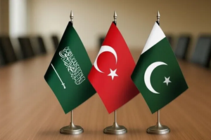 Islamabad lights up to celebrate the historic Mecca Joint Defence Agreement between Pakistan, Türkiye and SaudiArabia, with the flags of the three brotherly nations adorning Constitution Avenue and key landmarks.
