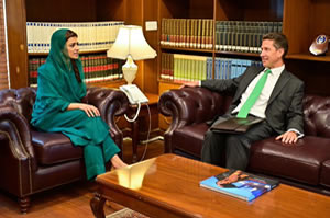 UK High Commissioner @CturnerFCDO called on MOS @HinaRkhar and congratulated her on a successful visit to #CHOGM2022