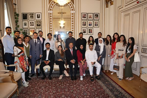 High Commissioner interacts with Chevening Scholars and PakSocs representatives in the UK